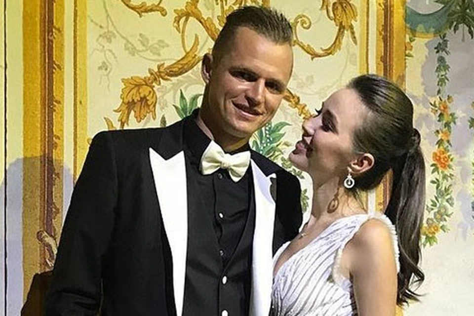 Дмитрий Тарасов и Анастасия Костенко по официальной версии встречались до свадьбы года