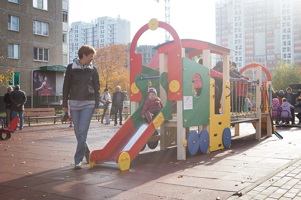 Сколько дворов в москве. Челябинск благоустройство дворов. Напольный двор Челябинск. Эво парк Челябинск двор.