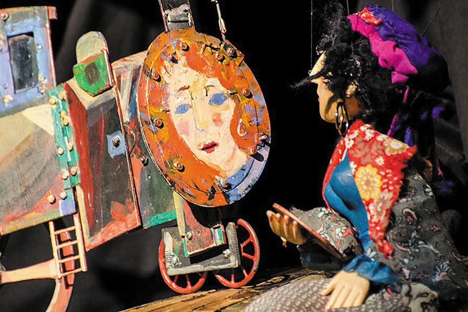 Театр Резо Габриадзе - это театр кукол для взрослых. И если вы запланировали поездку в Тбилиси, то позаботиться о билетах вам надо сильно заранее. ФОТО wiafs.ru