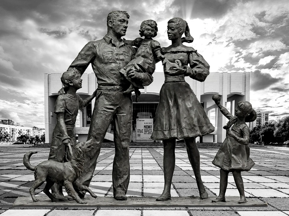 На сайте уполномоченного сообщается, что «по предварительной договоренности с администрацией города Перми, скульптура будет установлена в квартале перед драматическим театром».