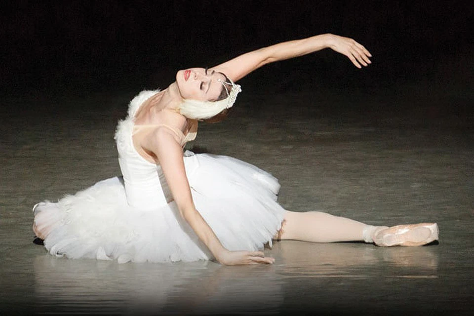 - Интересно, в моем возрасте хоть одна балерина танцует «Лебединое озеро»? – сама себе удивляется Нина.