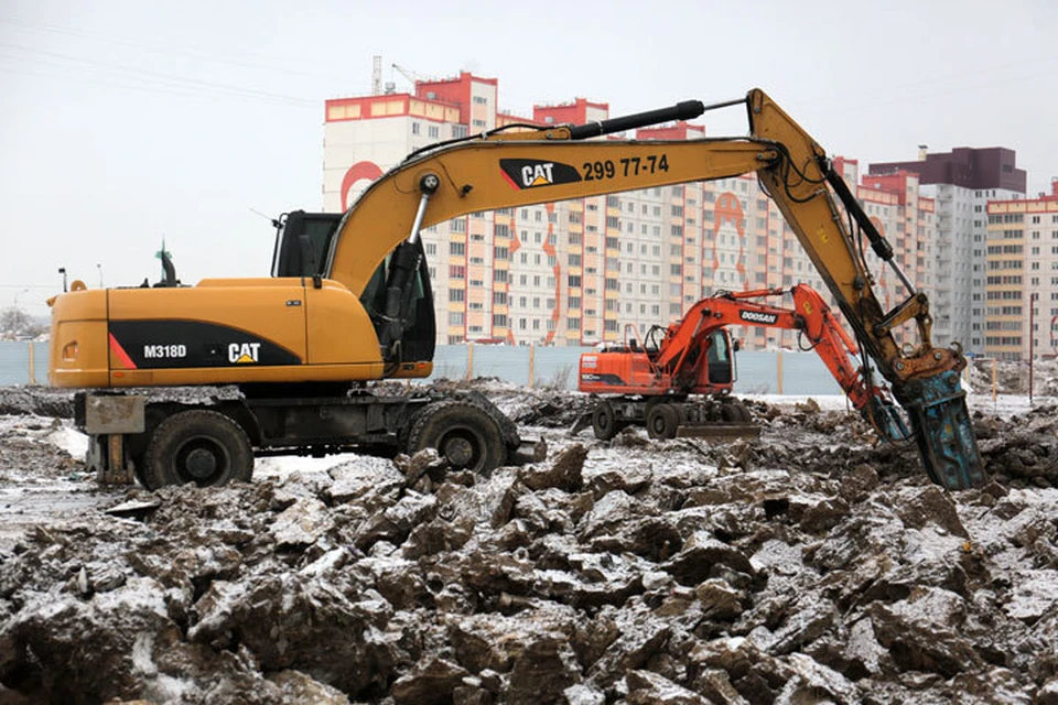 На стройплощадке новой школы вовсю идут работы. Фото пресс-службы мэрии Новосибирска