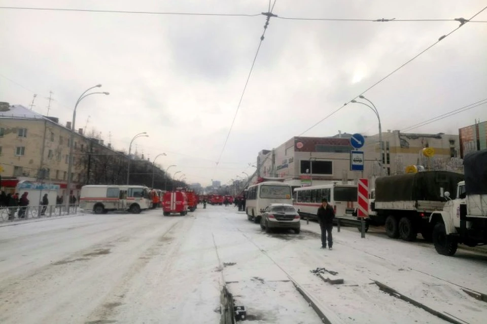 Родственники опознали 23 погибших при пожаре в кемеровской «Зимней вишне»