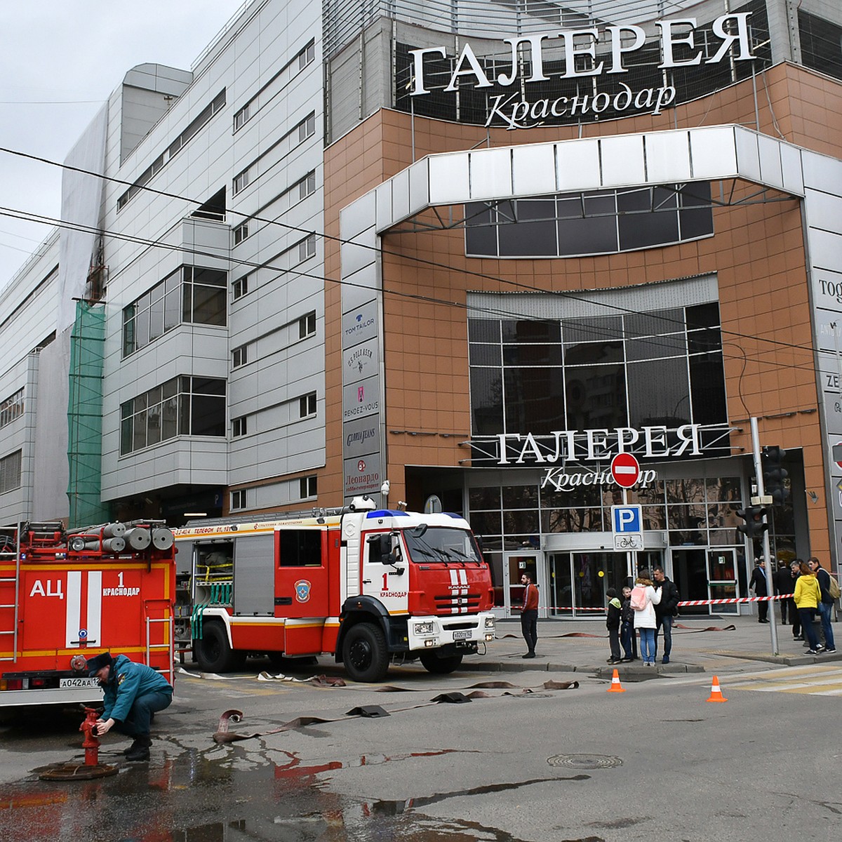 Проверки пожарной безопасности в торговых центрах Краснодара: в «Галерее»  не открылась дверь эвакуационного выхода - KP.RU