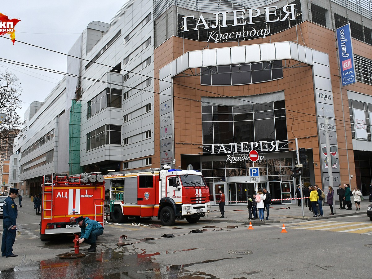 Проверки пожарной безопасности в торговых центрах Краснодара: в «Галерее»  не открылась дверь эвакуационного выхода - KP.RU