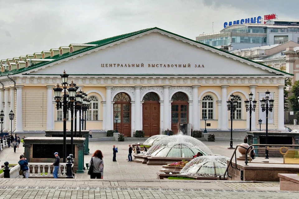 Манежная выставка москва. Манеж на Манежной площади. Охотный ряд выставочный зал. Манеж в центре Москвы. Манеж. 200 Лет в центре событий.