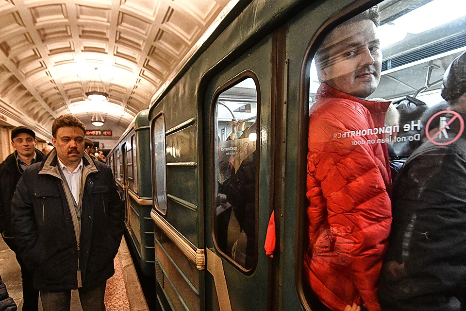 Журналист "КП" Павел Клоков предлагает свои новых 10 правил для столичной подземки.
