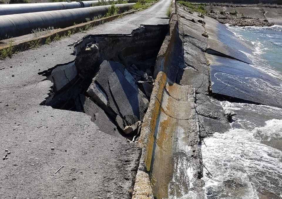 Разлом дамбы произошел из-за сильного шторма в водохранилище. Фото: администрация Волгодонска.