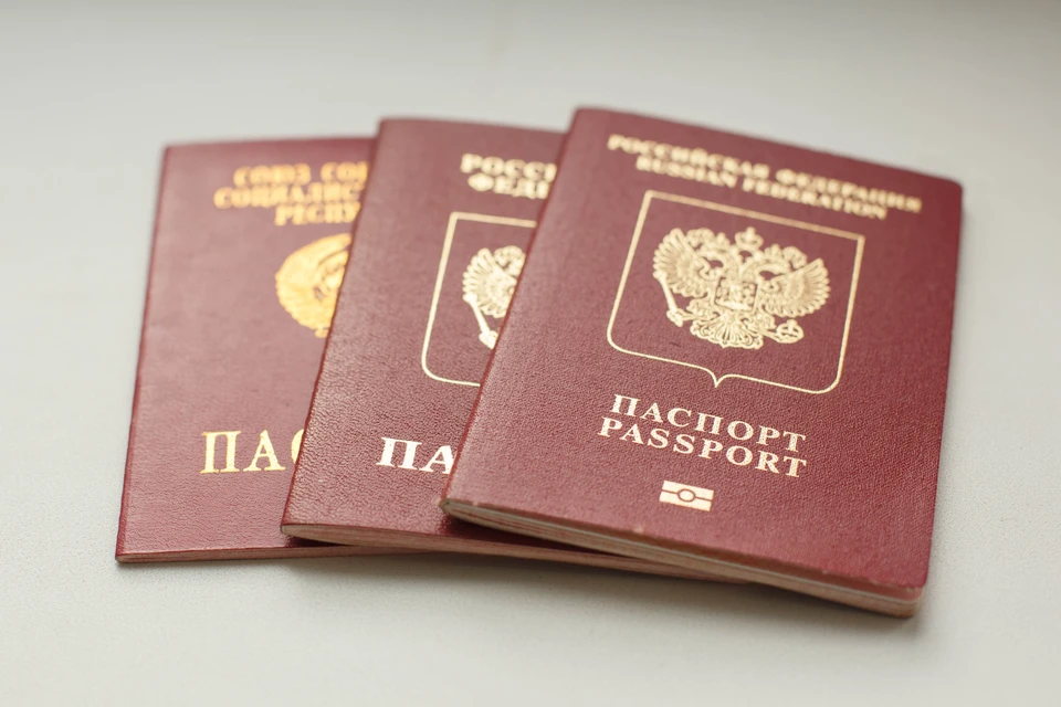 Из-за сбоя в системе хранения данных не менее 1,5 миллионов россиян попали в список владельцев "недействительных паспортов".