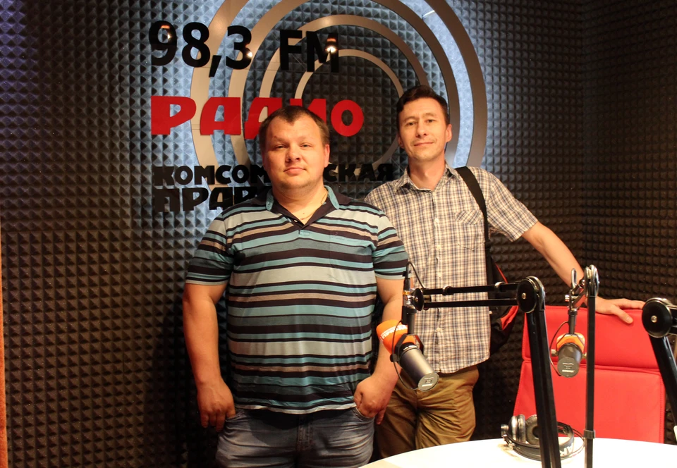 Юрий и Павел ( слева на право) купили билеты на мундиаль заранее. Юрий будет "покорять Россию" на автомобиле, Павел воспользуется бесплатным поездом.