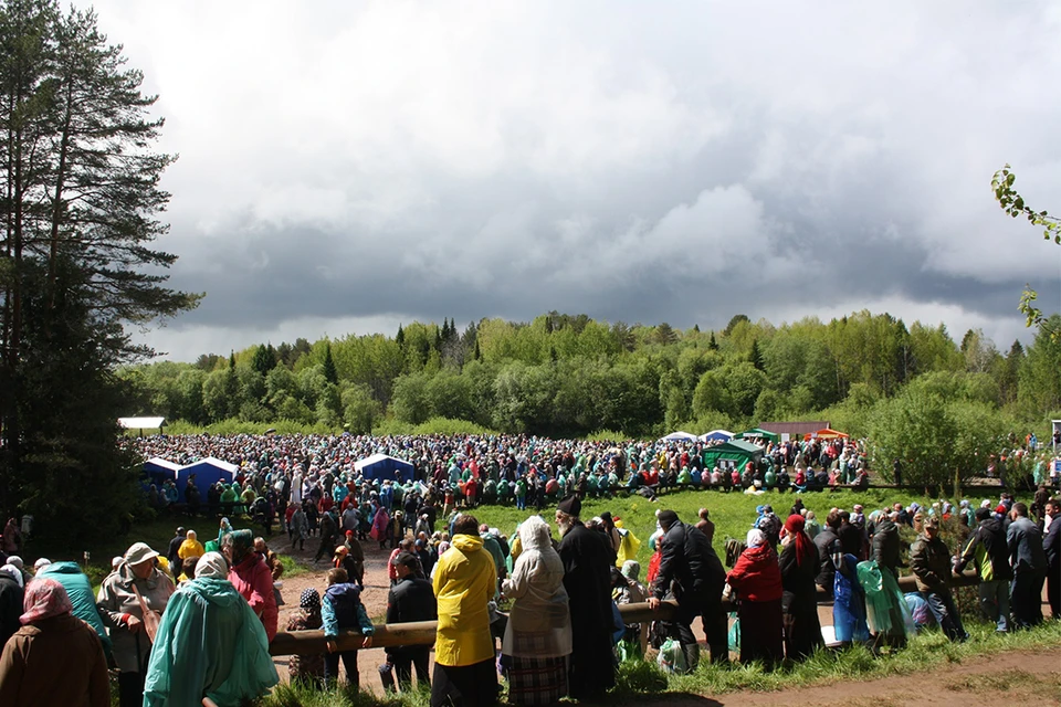 В праздничных мероприятиях на реке Великой приняли участие около 55 тысяч человек. Фото: Мария ПЕТРОВА