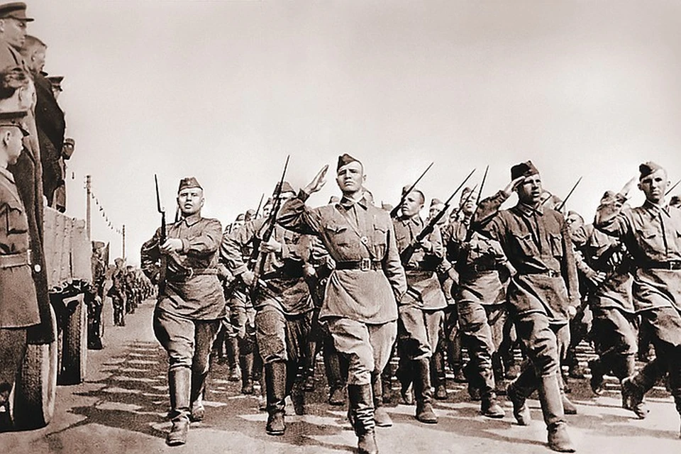 1941 год. Советские солдаты отправляются на фронт. Фото: TASS