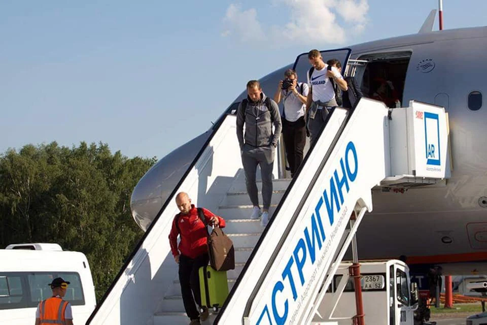 Сборная Англии прилетела в Нижний Новгород. Фото: предоставлено пресс-службой аэропорта Стригино.
