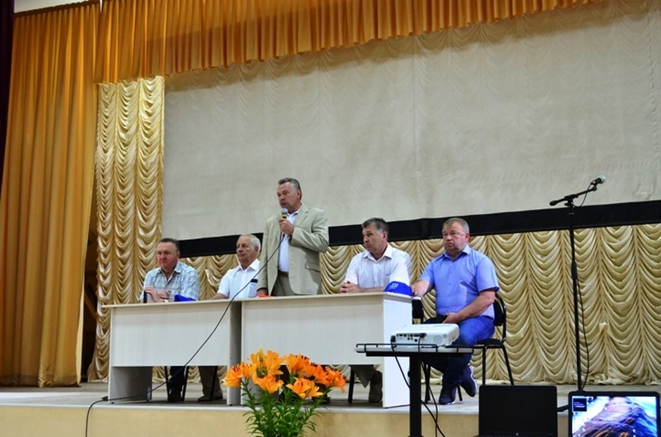 Заместитель губернатора Курской области А. М. Золотарев так сформулировал тему встречи: «Как получить наибольший урожай с наименьшими затратами»
