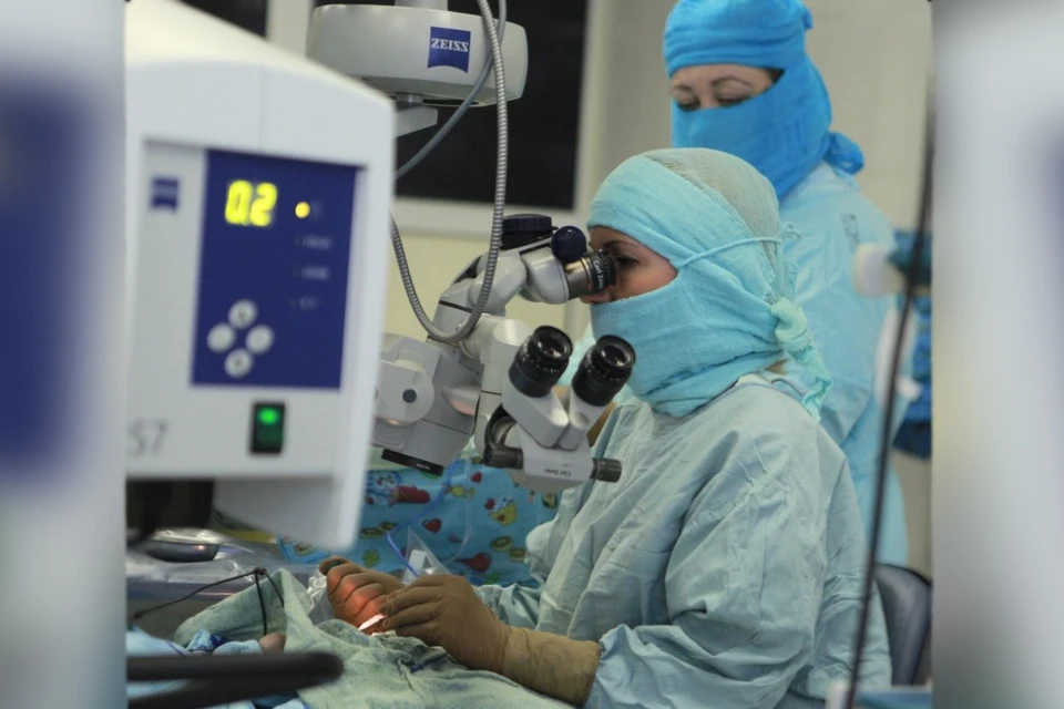Тюменские офтальмологи провели сложнейшую операцию на глазу. Фото предоставлено пресс-службой ОКБ №2