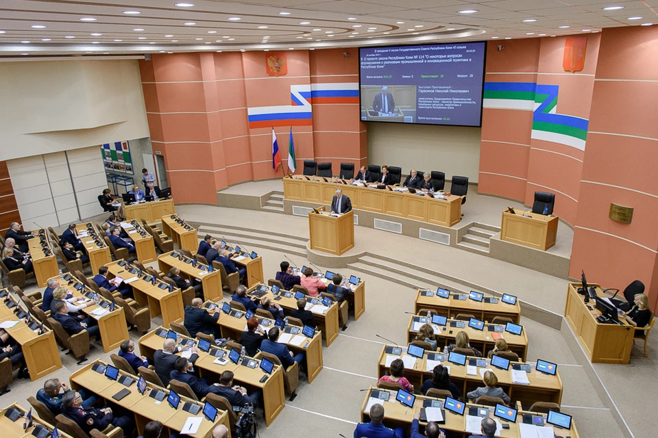 В парламентском корпусе освободились пять депутатских мест. Кто их займет, станет известно после 9 сентября. Фото: www.7x7-journal.com
