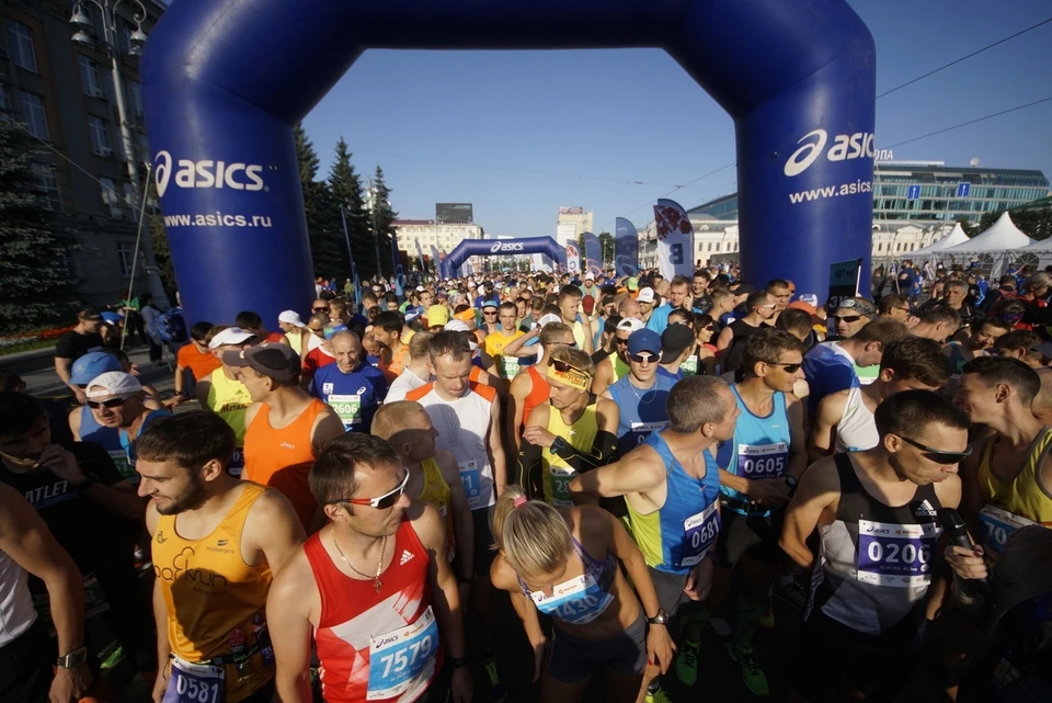 В Екатеринбурге стартовал самый массовый забег лета - марафон "Европа-Азия 2018"
