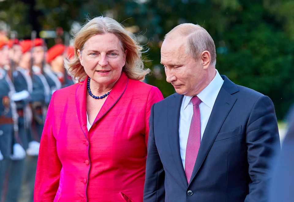 Министр иностранных дел Австрии Карин Кнайсль и президент России Владимир Путин
