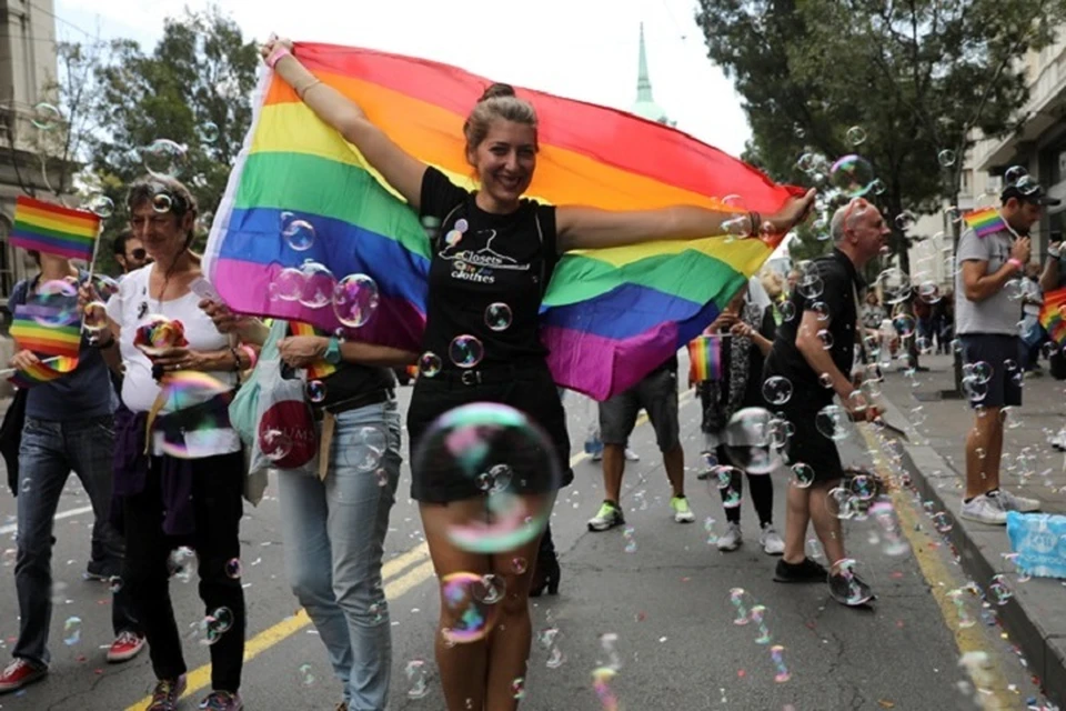 Представители ЛГБТ-сообщества должны были пройтись маршем по улицам местного поселка.