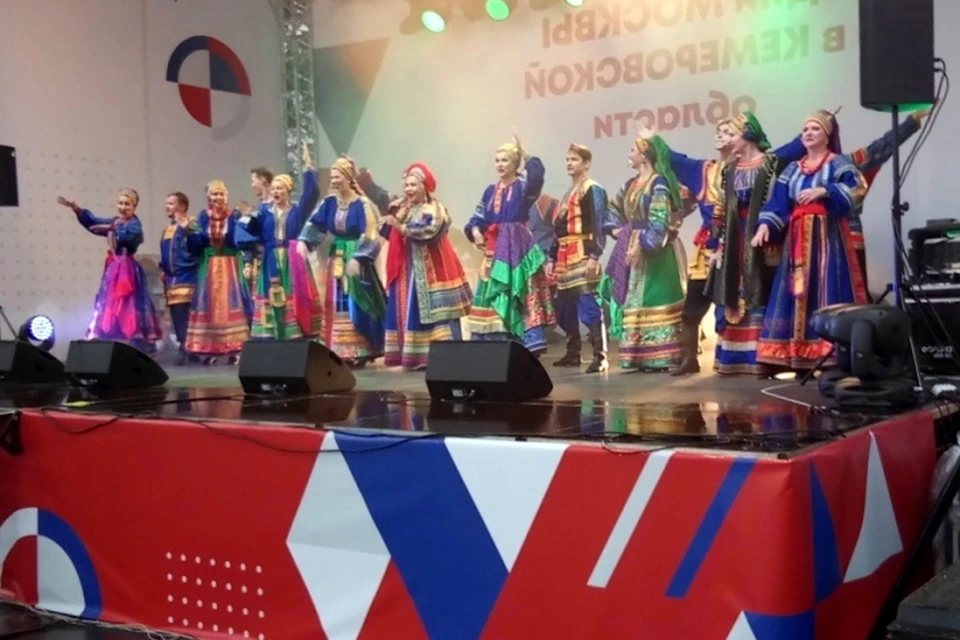 Надежда Бабкина дала концерт на площади Советов в Кемерове