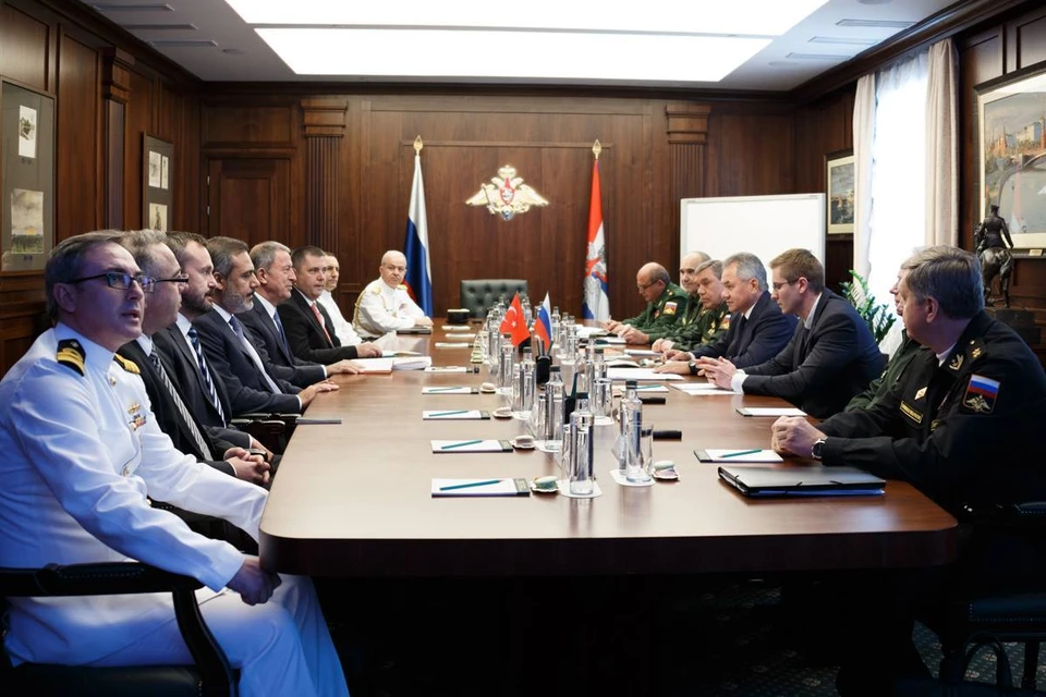 На встрече военных делегаций России и Турции.