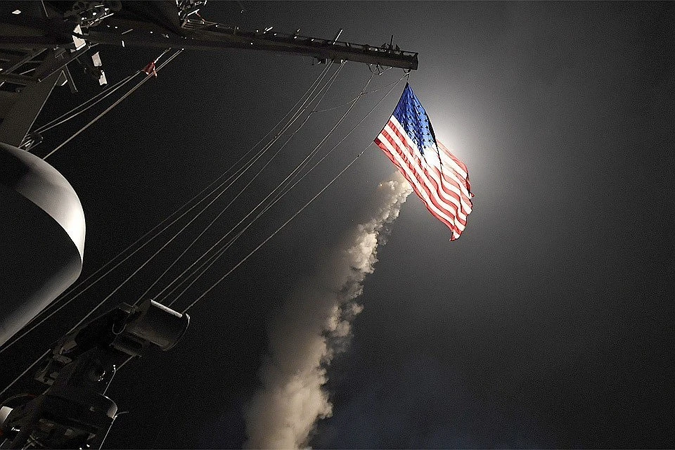 США при поддержке Великобритании и Франции готовятся нанести очередной ракетный удар по территориям, контролируемой сирийскими правительственными силами