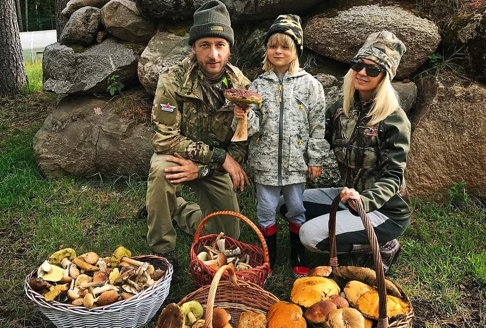 Плющенко, Рудковская и Гном Гномыч удачно сходили по грибы под Петербургом. Фото: Instagram @rudkovskayaofficial