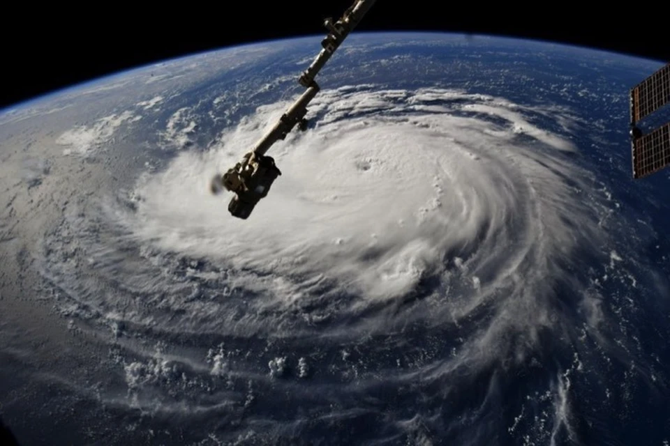 Ураган "Флоренс" зародился в Атлантическом океане, движется в западном направлении.