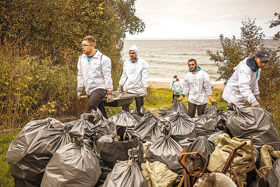 Только во время нынешней акции убрали 404 т мусора. Фото: Антон Климов.