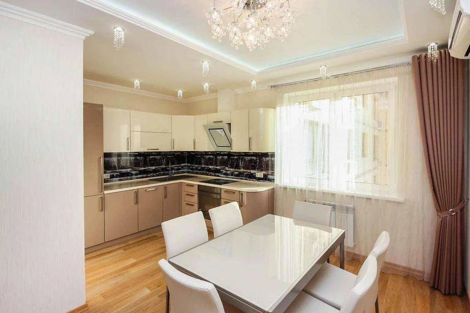 Самая ходовая арендная цена для элитных квартир в Тюмени составляет 80-100 тысяч рублей. Фото с сайта etagi.com