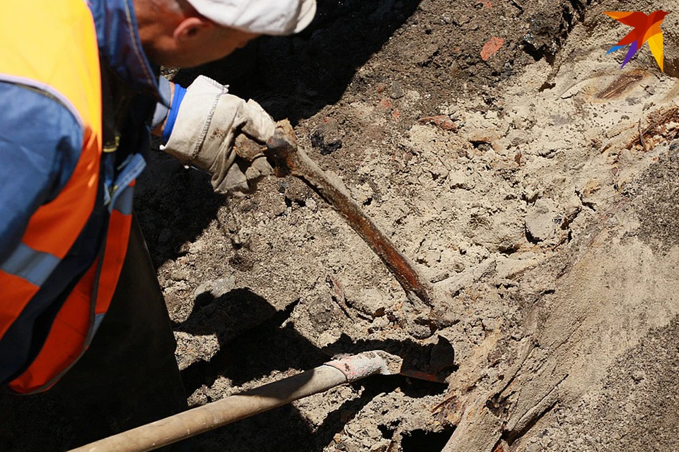 Год назад на площади Свободы строители также обнаружили человеческие кости
