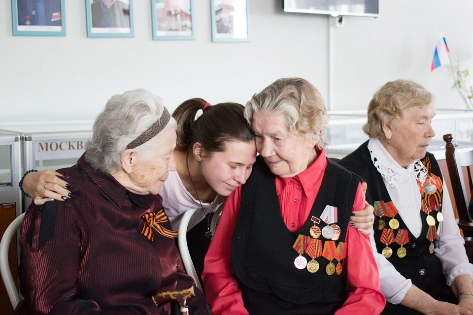 Волонтеры просят не забывать дарить тепло и заботу пожилым людям Фото: Анастасия Дворецкая