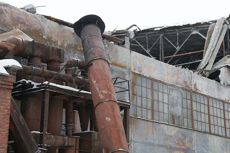 Крыша в цеху на заводе Калинина рухнула два года назад. Фото: ГУ МЧС по Свердловской области