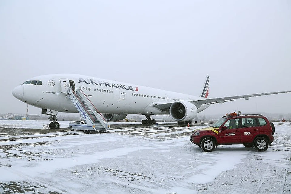 Пассажиры рейса Париж-Шанхай не смогли вылететь из Иркутска из-за поломки резервного борта. Фото: пресс-служба Международного аэропорта Иркутск.