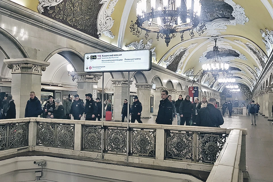 На «Комсомольской» разместят дополнительные указатели направления к вокзалам - на платформе и в вестибюлях.