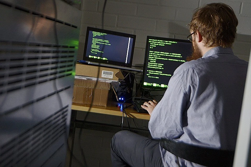 в такой системе перехватить данные будет сложнее.