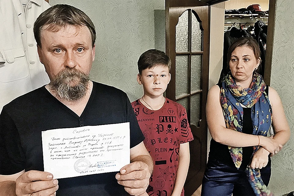 Старообрядцы Вадим Зайченко с женой Ириной и сыном Женькой переехали из ЛНР в Людиново, Калужская область.