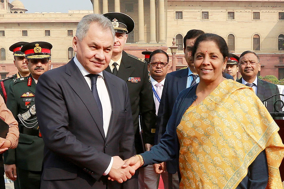 Министр обороны РФ Сергей Шойгу и его индийская коллега Нирмала Ситхараман в Дели.