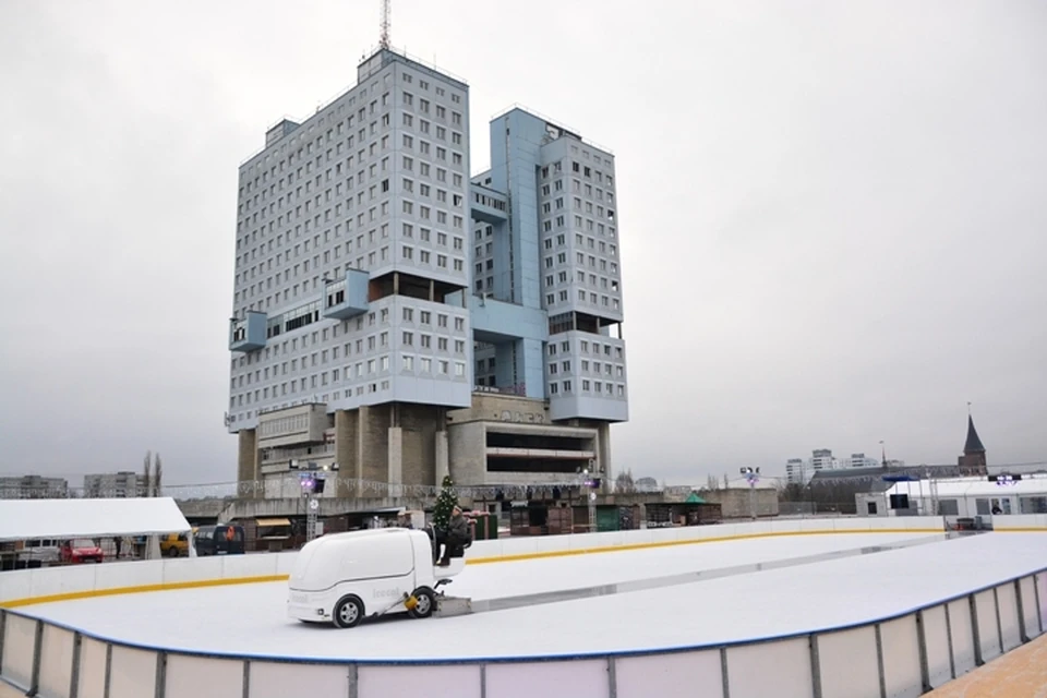 Ледовый каток у Дома Советов появился впервые.