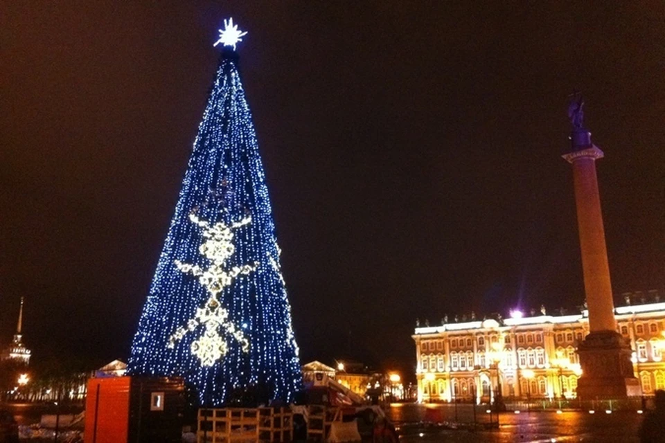 Новый год многие петербуржцы встретят на Дворцовой площади