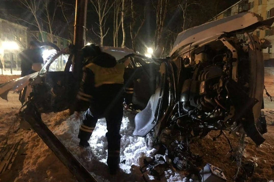Два человека чудом выжили после жуткой дорожной аварии на Сахалине