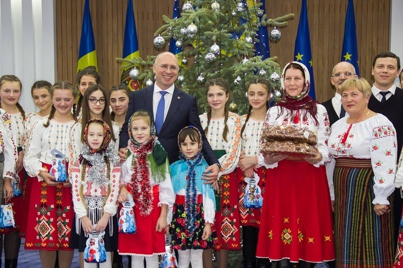 Павел Филип колядовал сам, а сейчас с удовольствием принимает в гостях колядующих. Фото: соцсети
