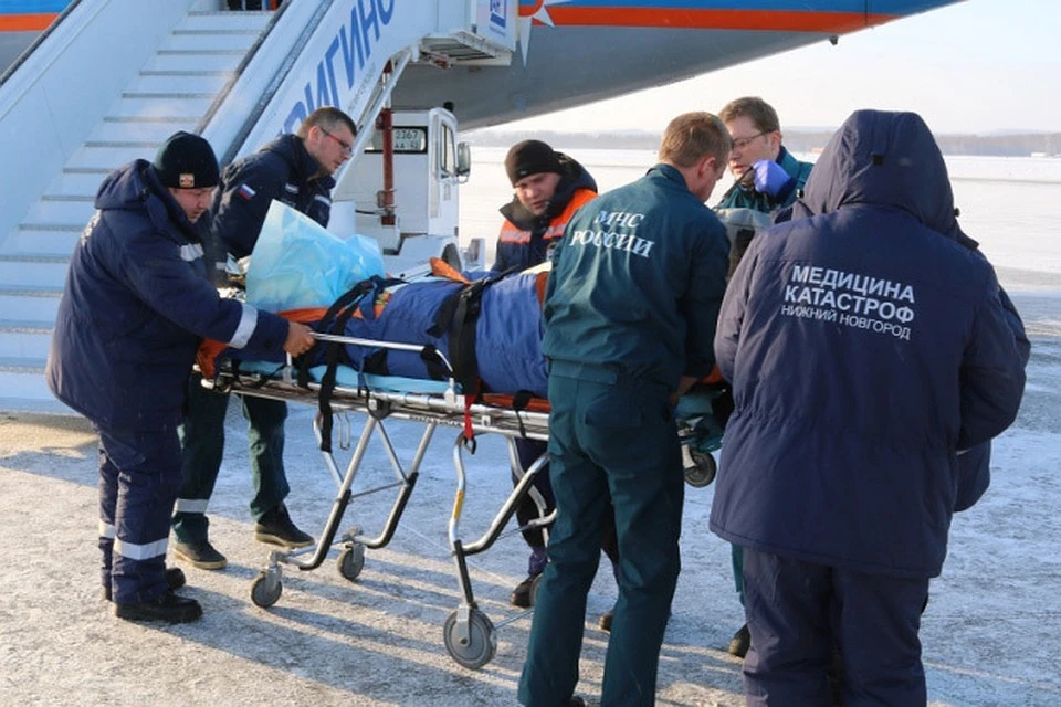 Спецборт доставил пострадавших в Нижний Новгород 7 января. Фото с сайта ГУ МЧС России по Нижегородской области.