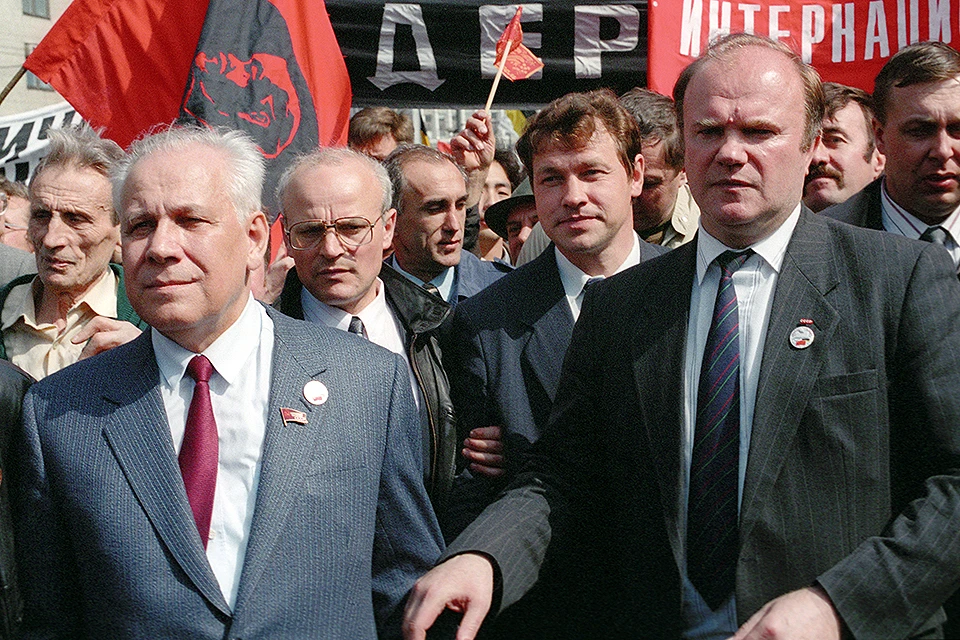 Анатолий Лукьянов и Геннадий Зюганов на первомайском шествии 1994 года. Фото Ираклия Чохонелидзе /ИТАР-ТАСС/