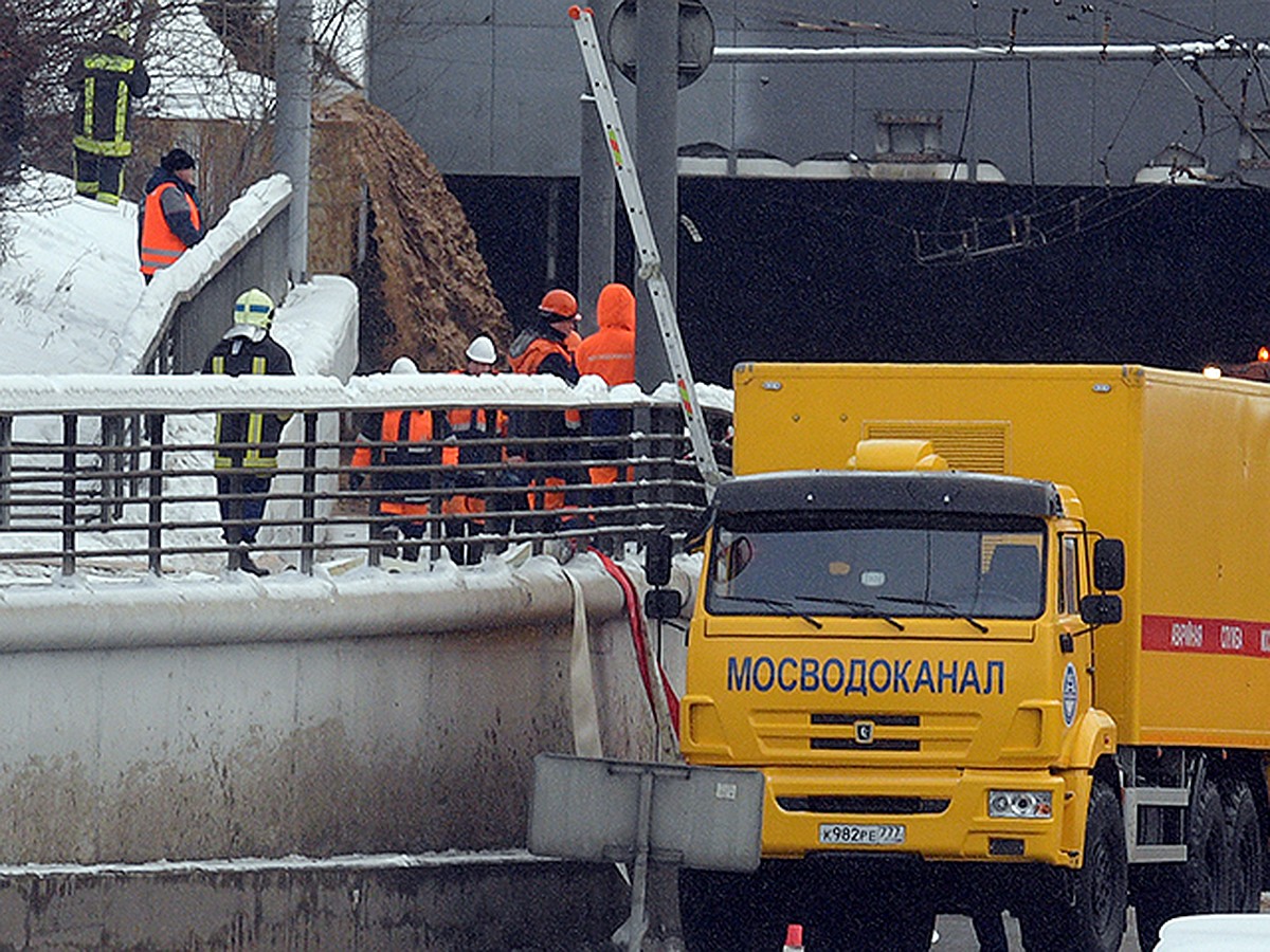 Движение по Тушинскому тоннелю, закрытому после прорыва дамбы, было открыто  - KP.RU