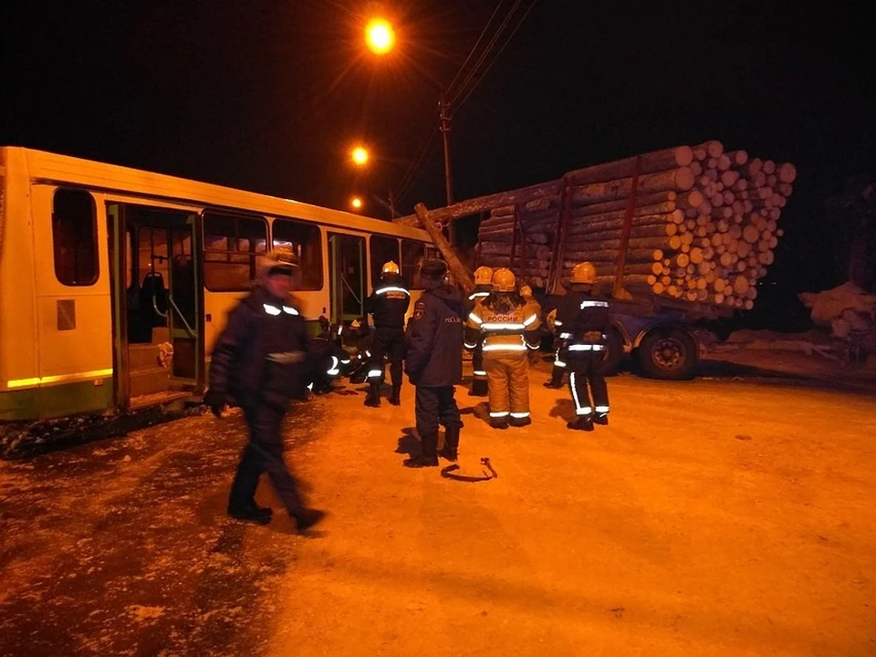 В аварии пострадали более 20 человек