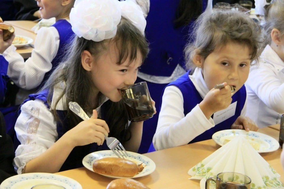 За несколько дней скандалы, связанные с питанием в столовой, произошли в двух школах Набережных Челнов.