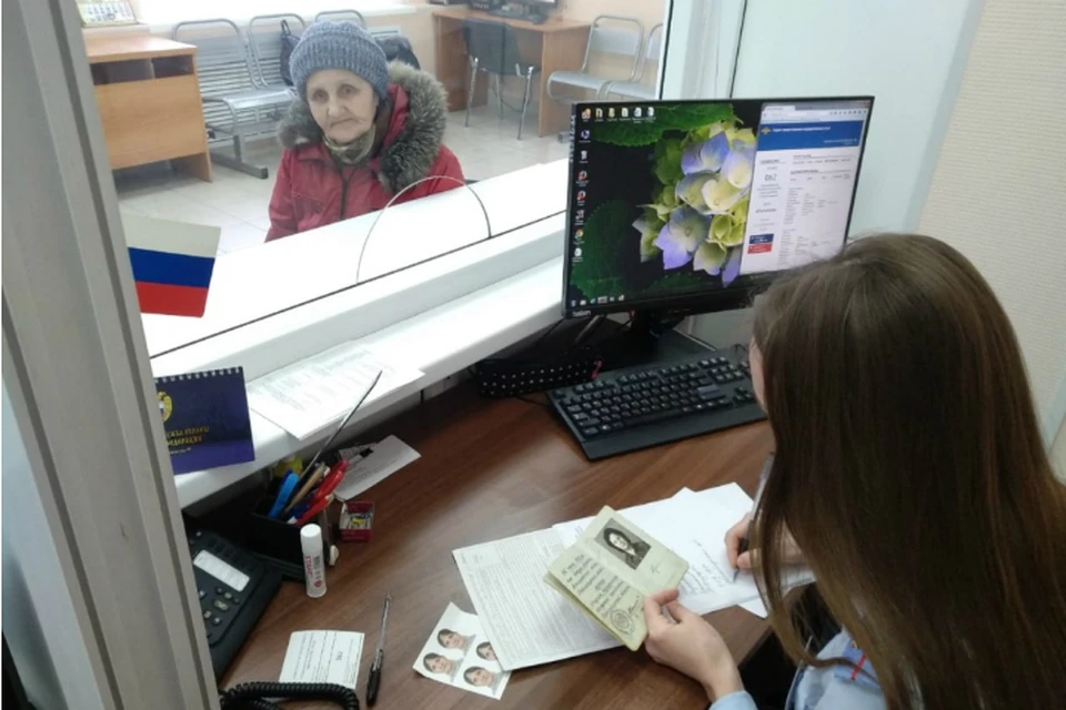 Омичке, 15 лет выживавшей в нищете с паспортом СССР, сделают новый документ