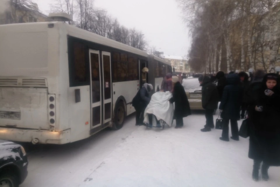 Из кемеровской горбольницы №3 эвакуировали сотни пациентов
