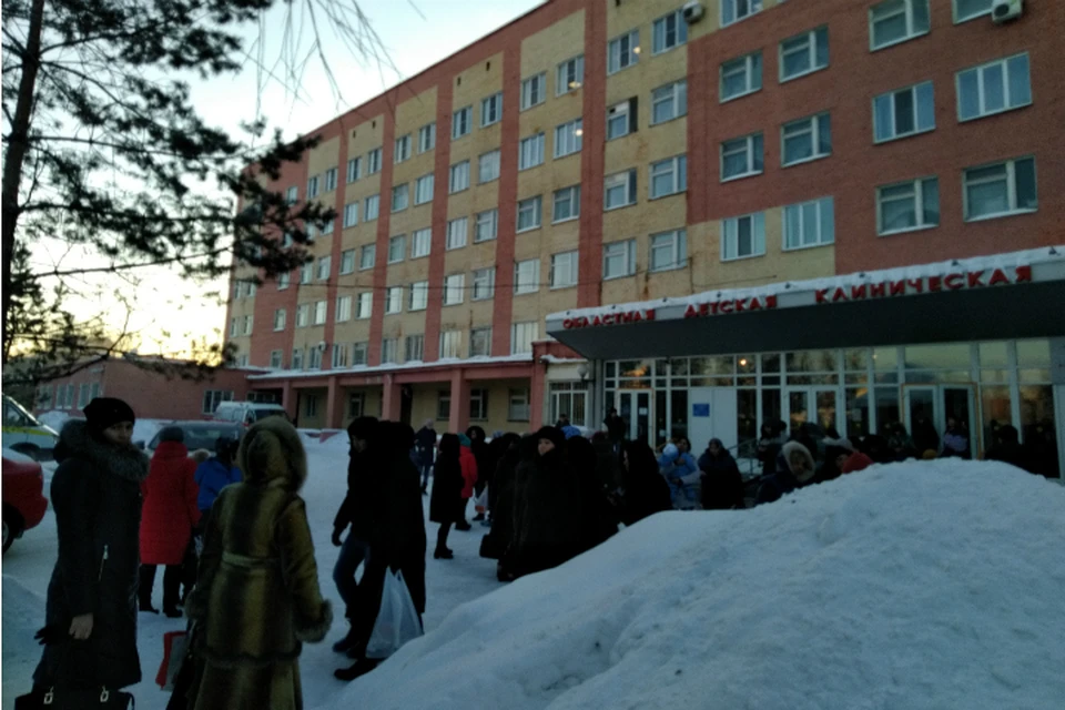 Десятки школ, больниц и другие образовательные учреждения эвакуировали из-за сообщений о минировании